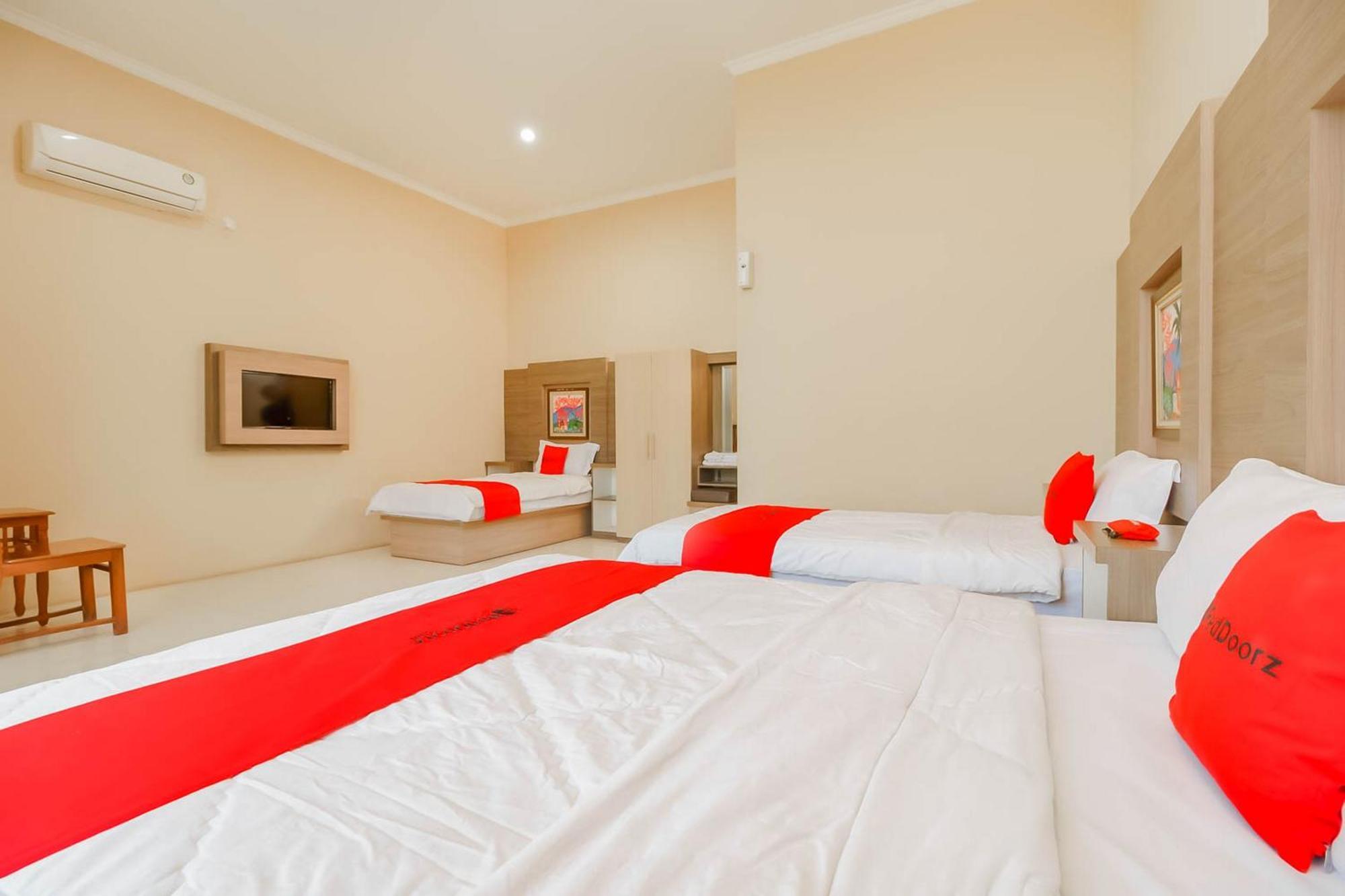 Reddoorz Resort Premium @ Sangkan Hurip קונינגן מראה חיצוני תמונה